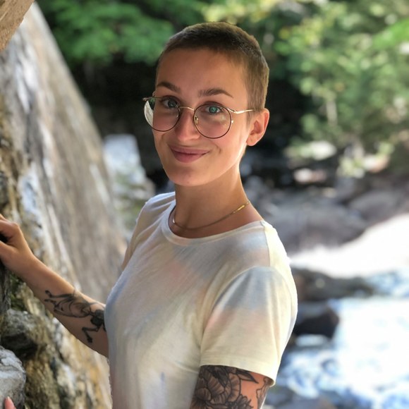 Meet your Posher, Laurie - Picture 1 of 1